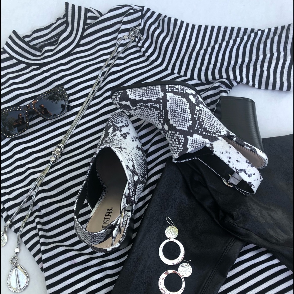 Snake Texture Black & White Sling Back Mule - Picture 3 of 9